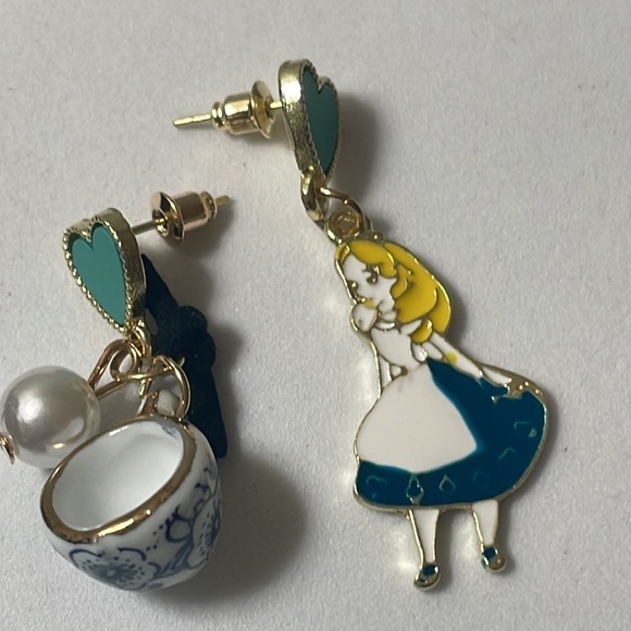 Alice in Wonderland Teacup Asymmetrical Earrings - Picture 7 of 11